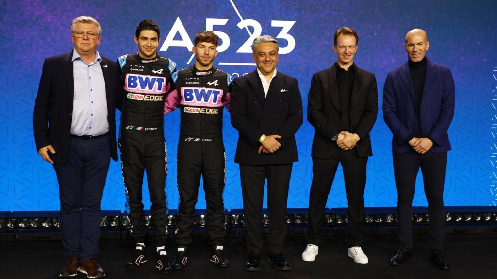 Zidane, junto a Gasly, Ocon y más miembros de Alpine.