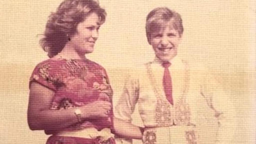 Manuel Díaz junto a su madre, Dolores.