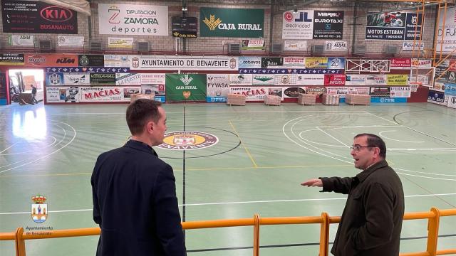 El alcalde de Benavente visita las obras de la primera fase de renovación de La Rosaleda