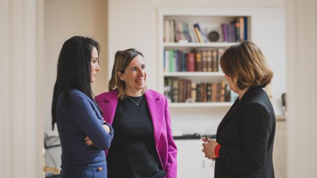 Cruz Sánchez de Lara, Raquel Espadas y Charo Izquierdo durante el desayuno WAS. Foto de Sara Fernández