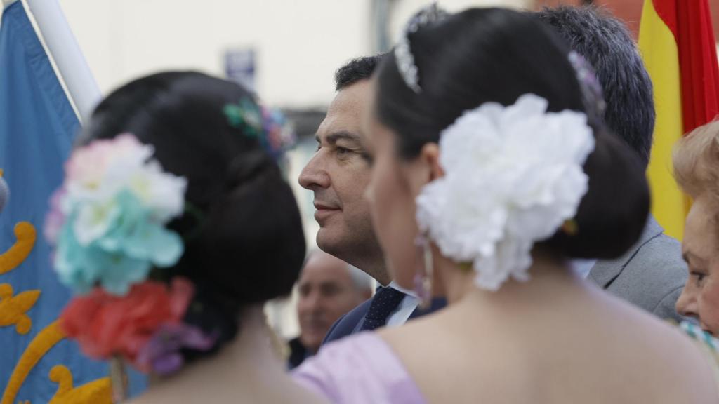 Juanma Moreno este sábado en Valencia celebrando el Día de Andalucía.
