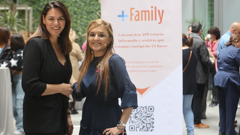 Fabiola Martínez y Natalia Rubio en el taller en Málaga.