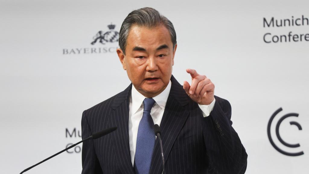 Wang Yi insiste en la necesidad de parar la guerra y dialogar.