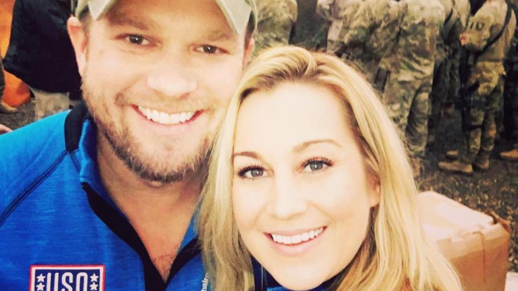 Kyle Jacobs junto a su esposa, la también cantante Kellie Pickler, en una imagen de sus redes sociales.