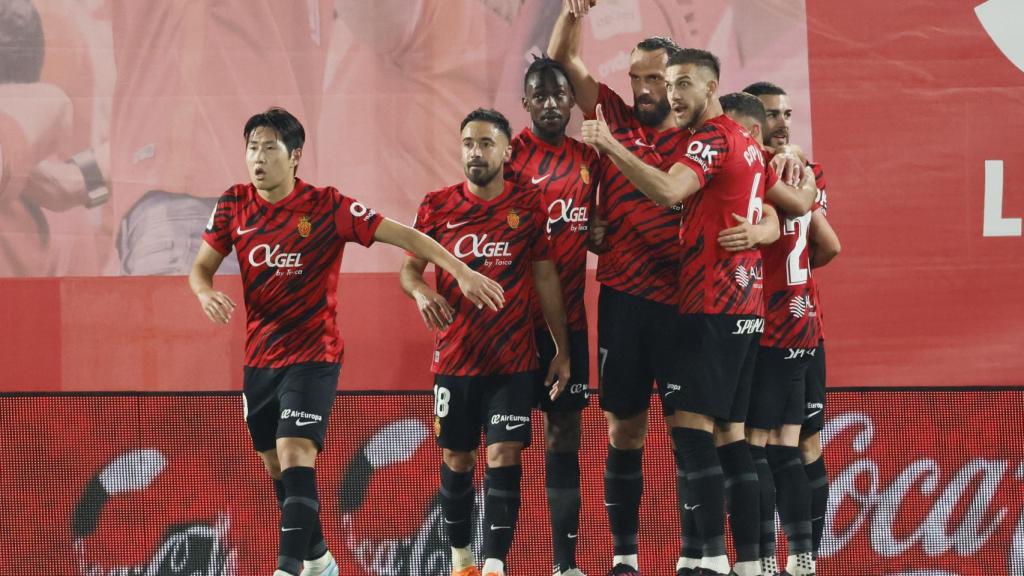 Los jugadores del Mallorca celebran uno de los goles de la victoria frente al Villarreal.