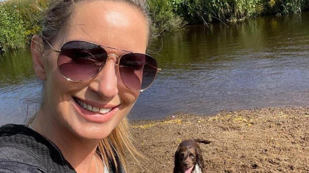 Nicola Bulley, junto con su perro
