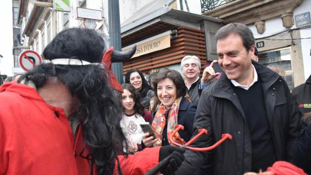 El presidente de la Câmara Municipal, Hernani Dias, también partición en la fiesta de los caretos
