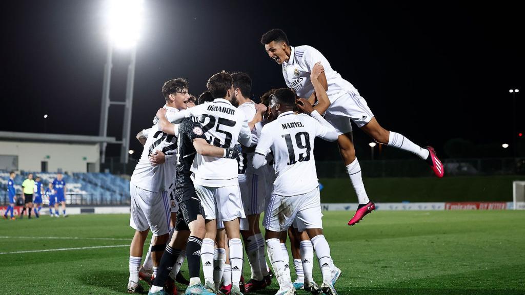 El Castilla celebra la victoria ante el Linares por 2-0