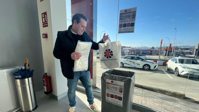 Uno de los puntos de recogida de ayuda humanitaria