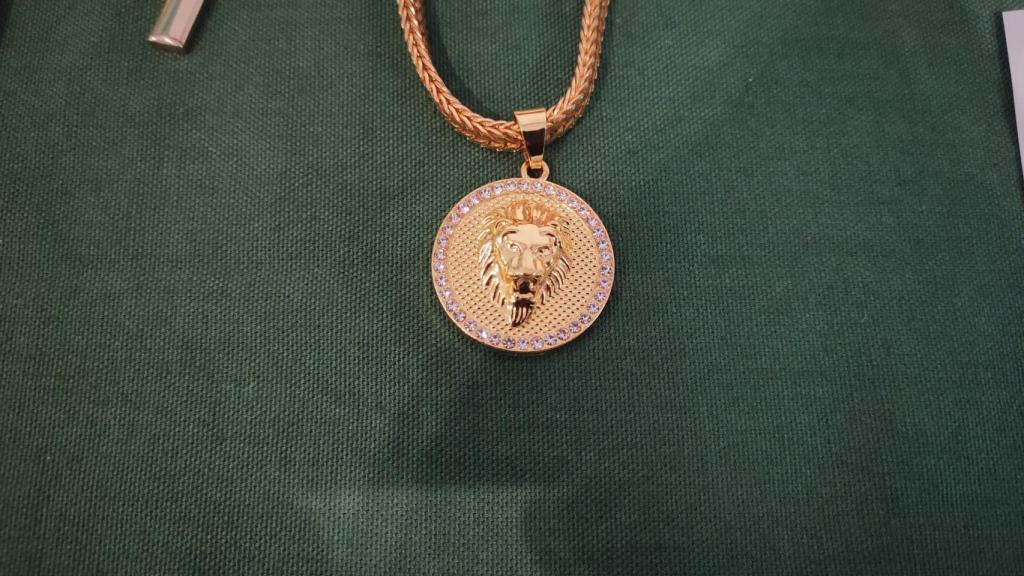 El collar del rey Velastegui, símbolo de su liderazgo de la banda, que se ponía incluso cuando salía de permiso.