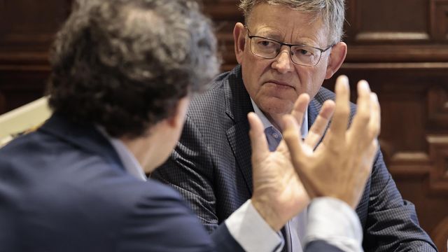 Ximo Puig en una reunión con Francesc Colomer, también contrario a la tasa turística, en imagen de archivo.