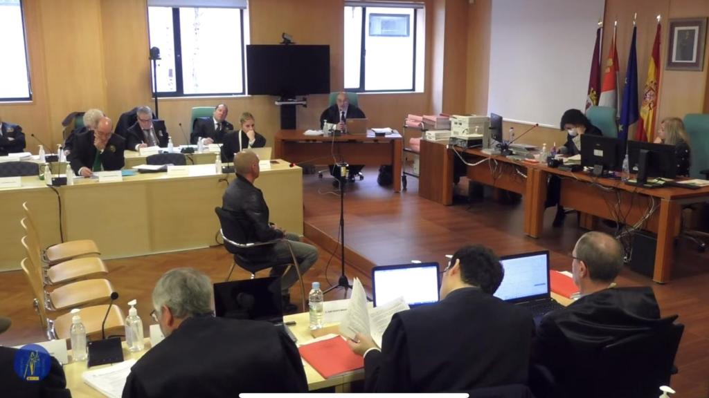 Javier Cabello Carrera, uno de los mineros heridos, durante su declaración de hoy en los juzgados de León