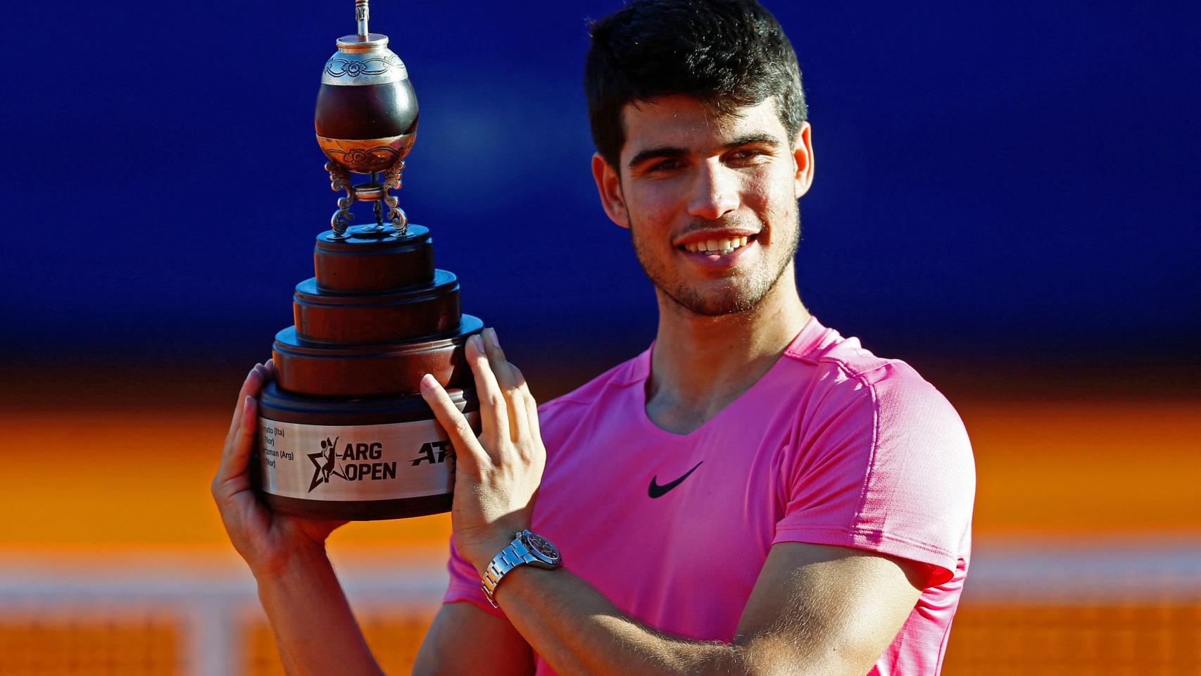 Carlos Alcaraz celebra su victoria en el ATP 250 de Buenos Aires