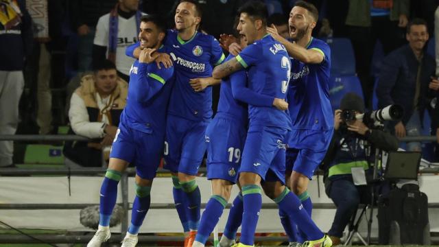 Los jugadores del Getafe, celebrando el gol de Mayoral al Valencia en La Liga 2022/2023