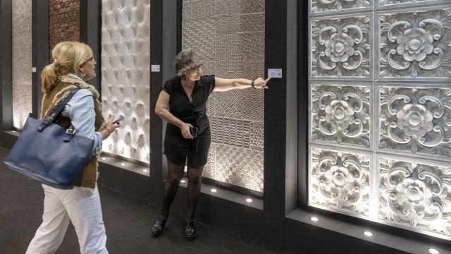 Revestimientos cerámicos expuestos en una pasada edición de Cevisama. EE