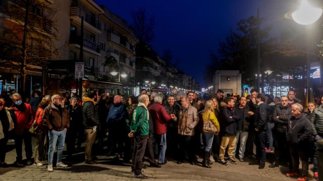 Los manifestantes convocados por el Círculo de Empresarios y la Asociación de Hosteleros de Majadahonda.