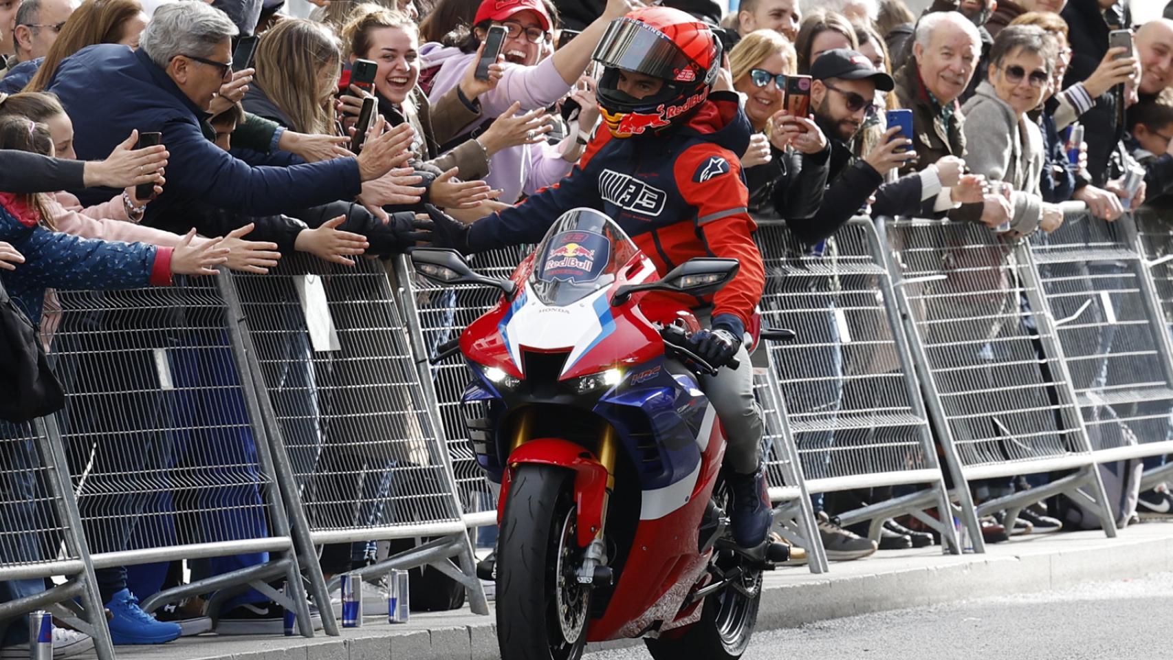 Esta es la moto que ha utilizado Marc Márquez en su exhibición por la Gran Vía de Madrid