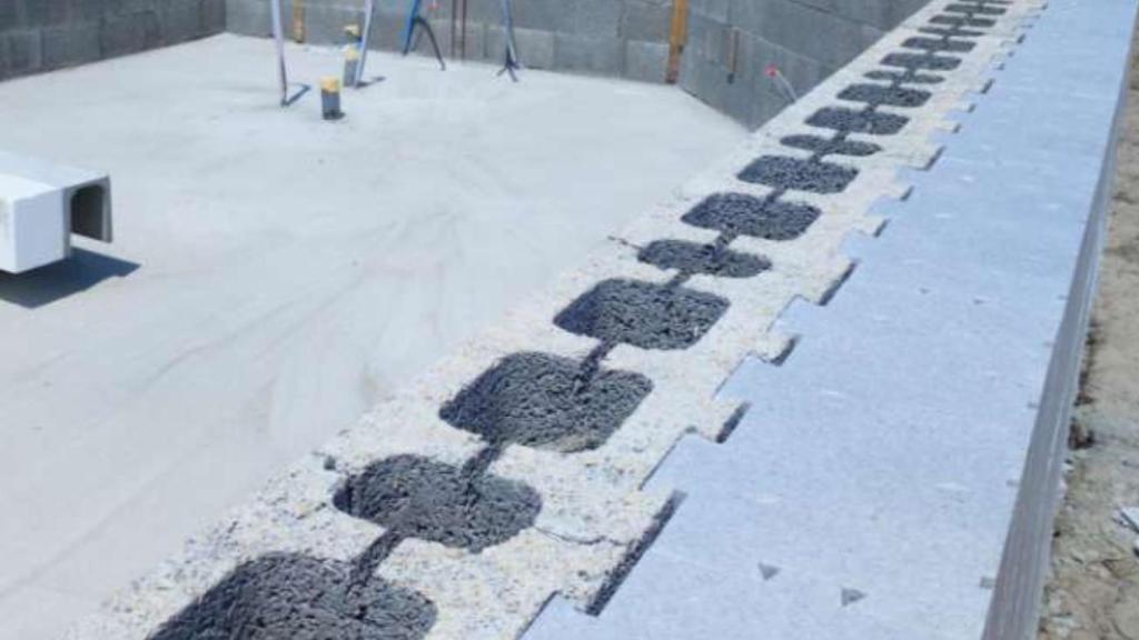 Imagen del proceso de construcción de una casa con Isolabloc.