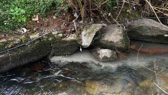 Vertidos en el río Lagares el día 16 de febrero de 2023.