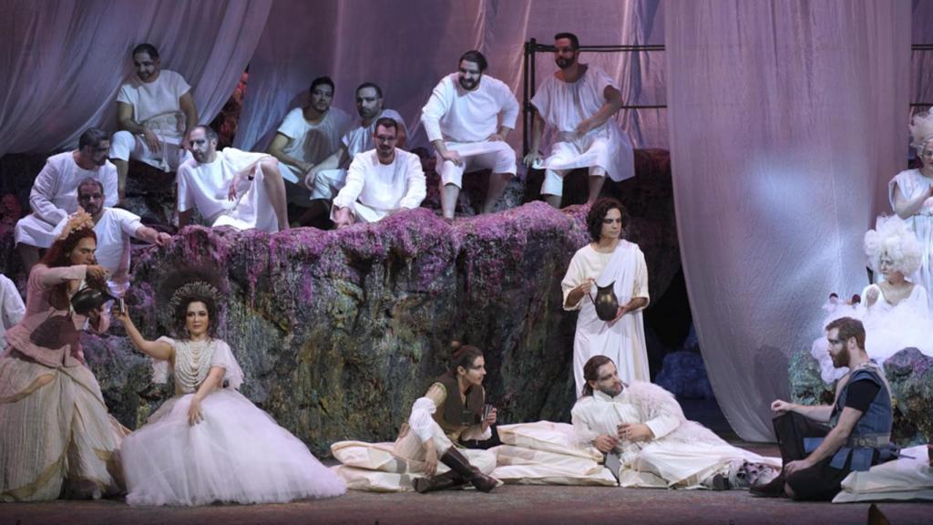 Una escena de la representación de la ópera 'Aquiles en Esciros', en el Teatro Real.