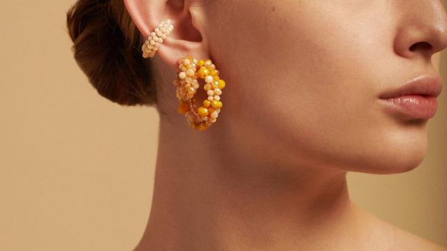 Detalle de los pendientes de Bibi Marini.