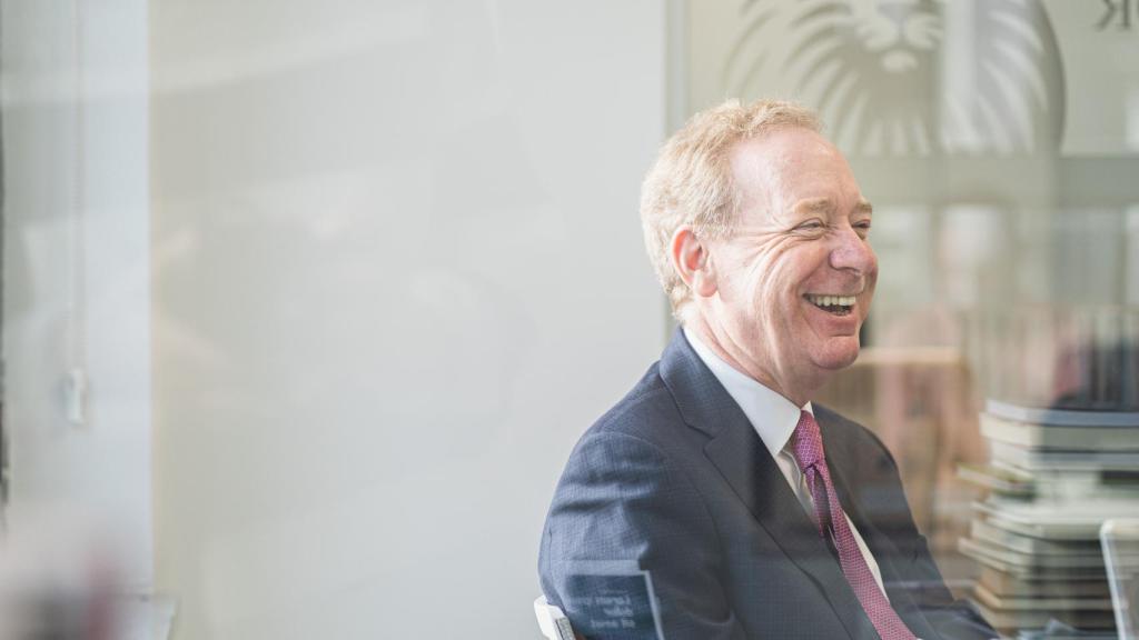 Brad Smith, presidente de Microsoft, durante una entrevista con DISRUPTORES - EL ESPAÑOL.
