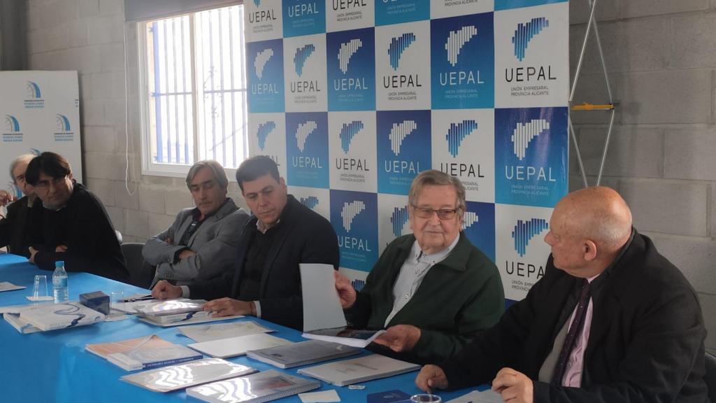 El Comité Ejecutivo y la Junta Directiva de UEPAL, con los regantes.