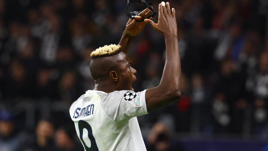 Osimhen celebra su gol en la primera parte.