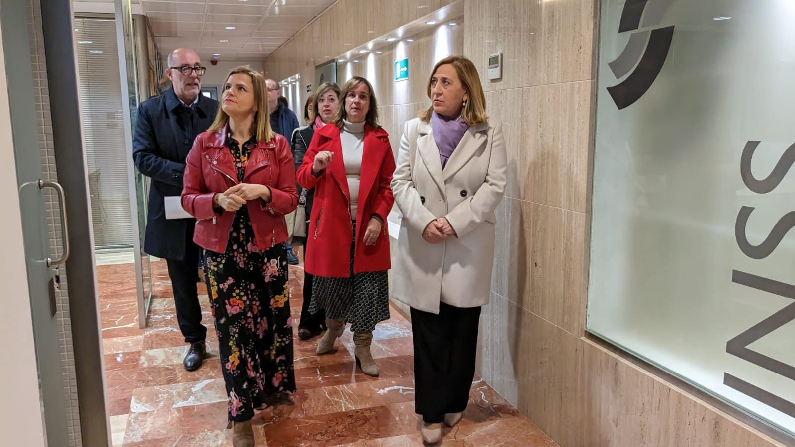 La delegada del Gobierno en la Comunidad Valenciana, Pilar Bernabé, en su visita a Xixona.