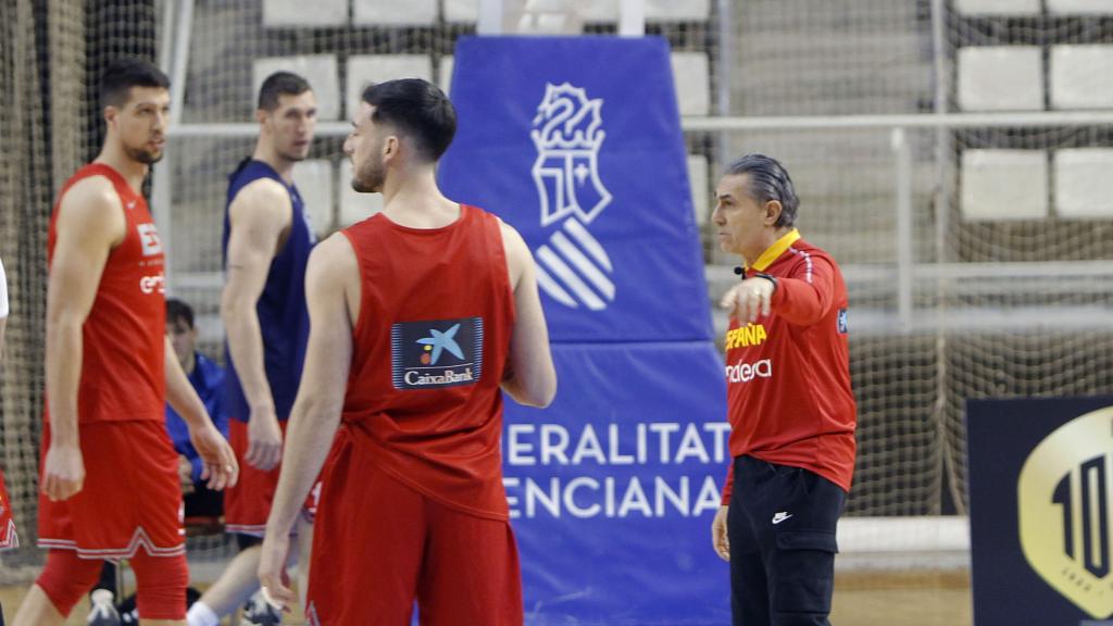 Sergio Scariolo, durante el entrenamiento en Alicante este lunes.