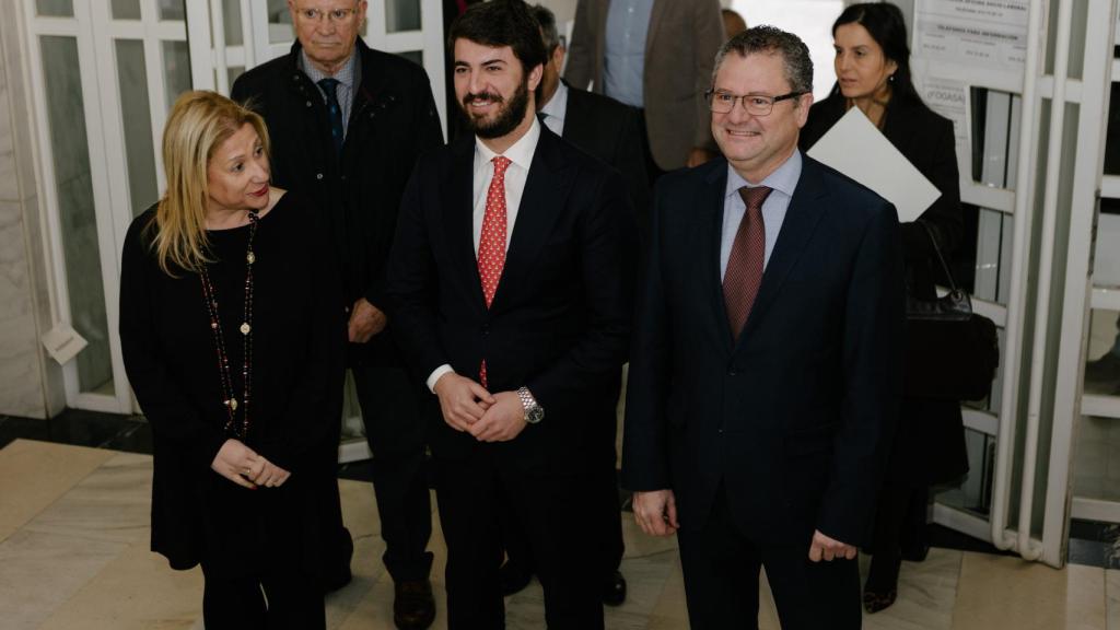 El vicepresidente de la Junta, Juan García-Gallardo, junto con el consejero de Agricultura, Gerardo Dueñas, este martes en Soria.