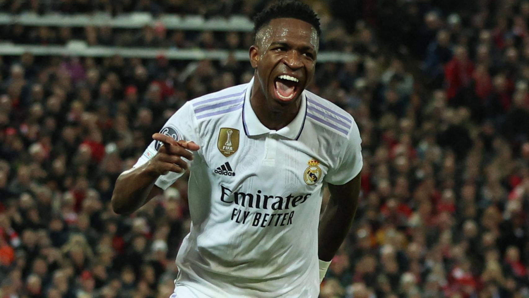 Celebración de Vinicius Júnior de su doblete con el Real Madrid en Anfield