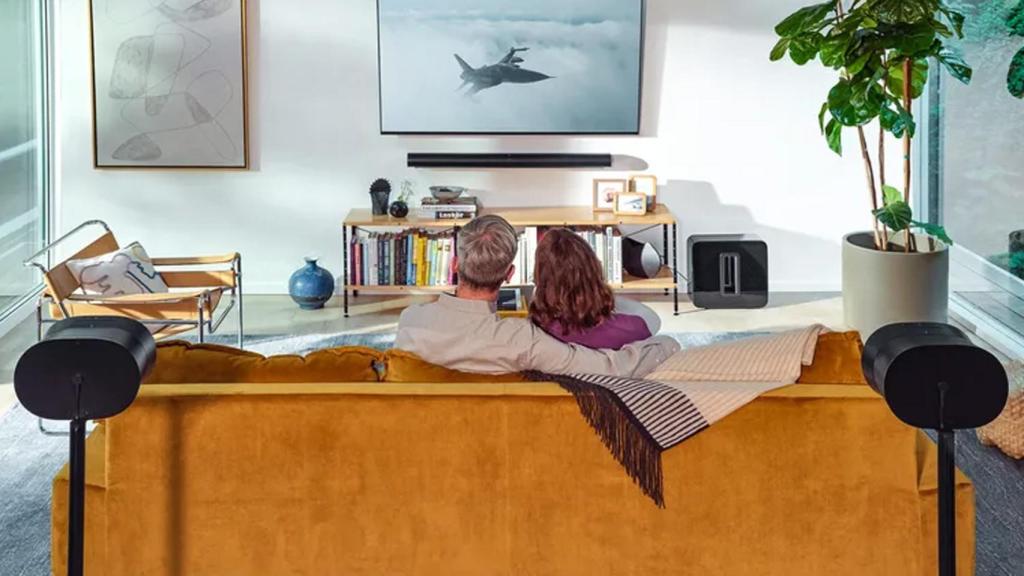 Dos Sonos Era 300 en forma de sistema de audio.