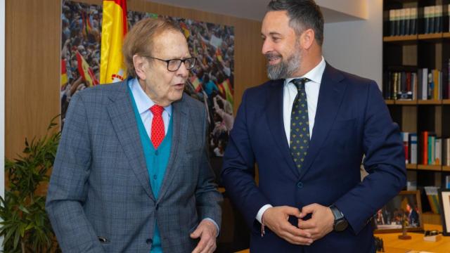 Ramón Tamames y Santiago Abascal, este miércoles en la sede de Vox en Madrid.