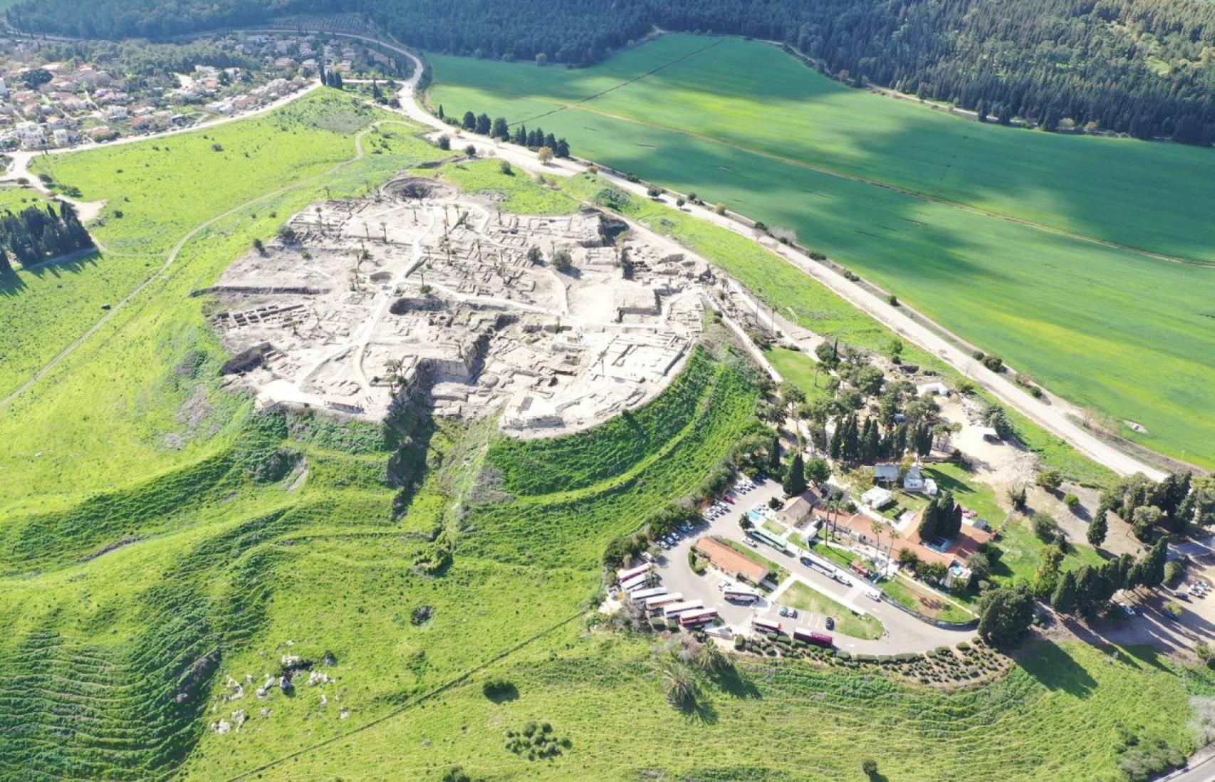 Imagen aérea del yacimiento de Megido.