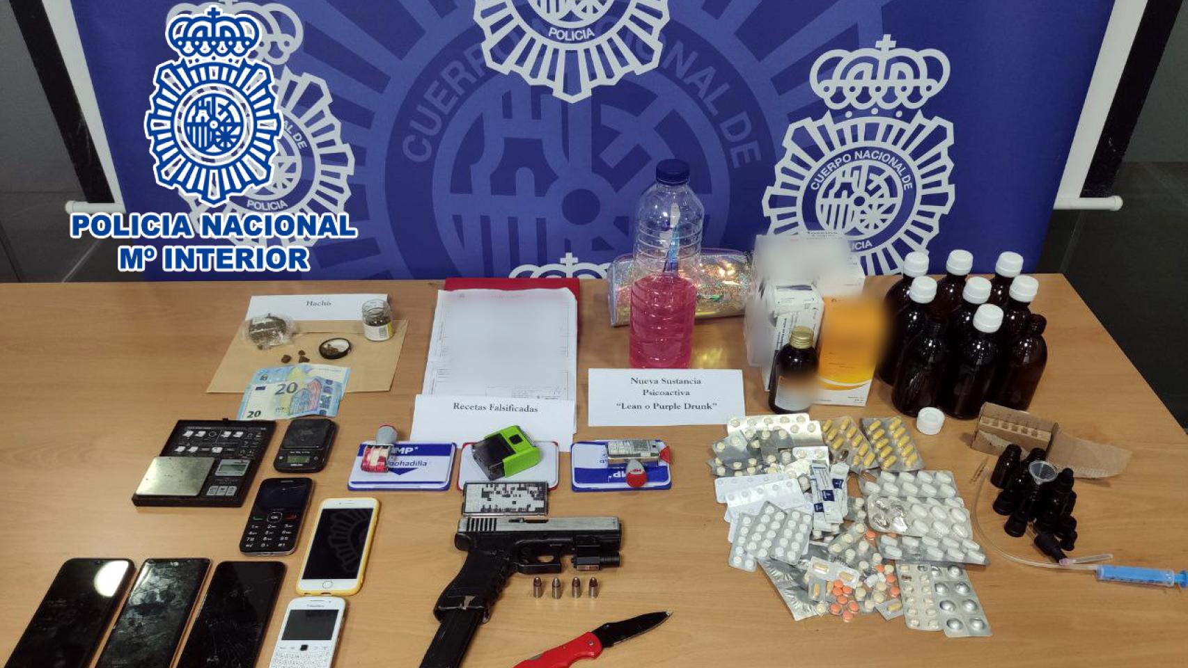 Parte del material incautado por la Policía.