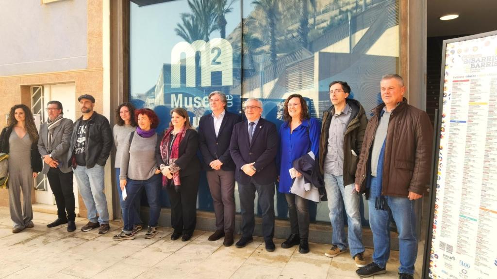 Los gestores en la presentación del programa de Cultura en Barrios del Museo de Aguas.