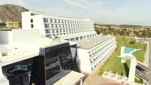 La fachada del Grand Luxor Hotel en Benidorm.