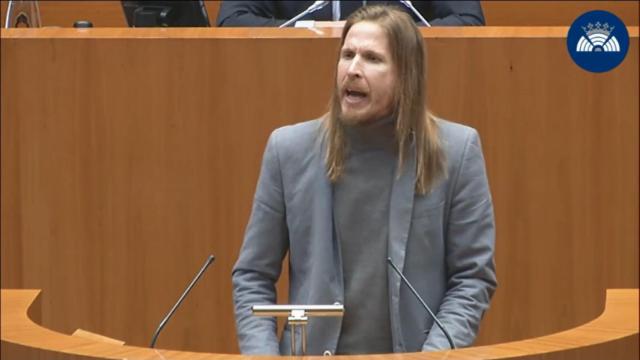 Pablo Fernández llama puta basura a Francisco Franco durante el pleno de las Cortes