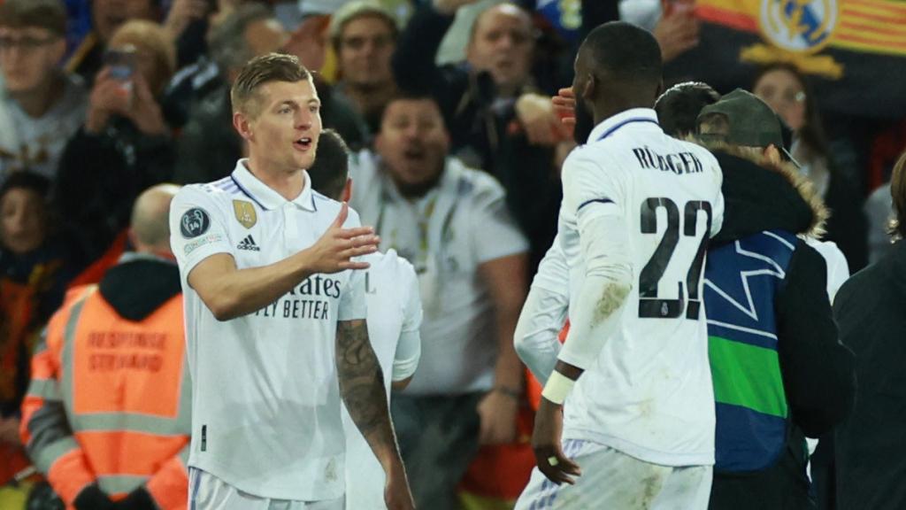 Toni Kroos y Antonio Rüdiger en Anfield