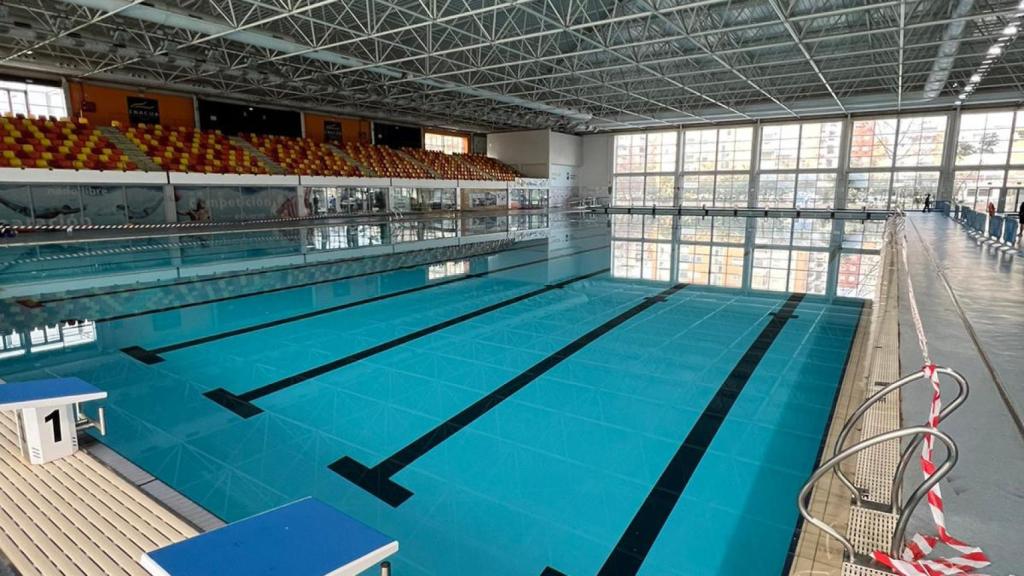 Una imagen de la piscina llena tras la reparación.