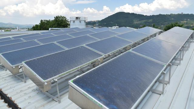 El nuevo sistema genera energía térmica y eléctrica a partir del sol