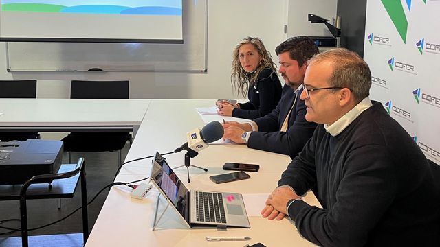 Martina Aneiros, Cristóbal Dobarro y Pablo López durante la presentación