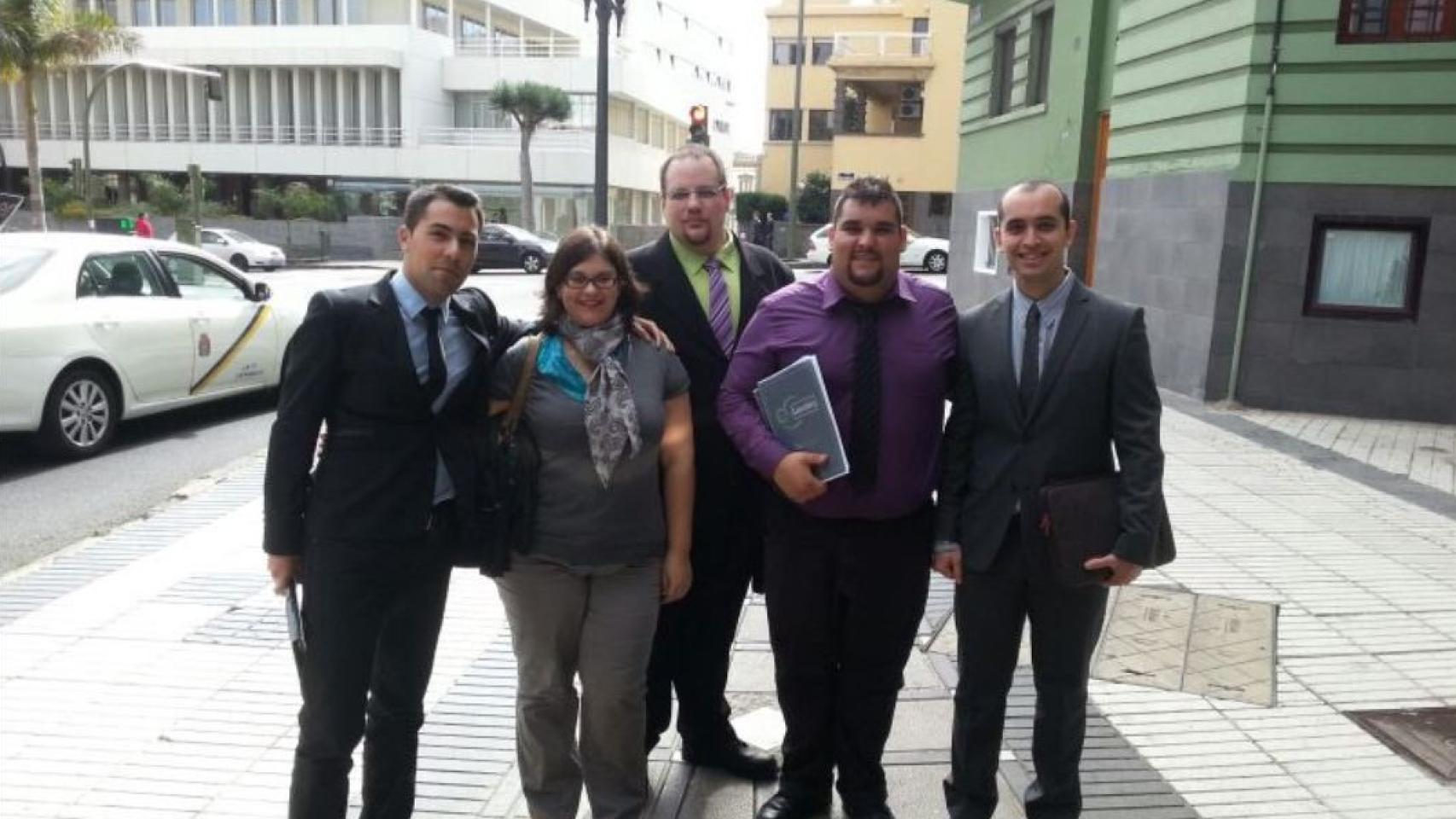 El equipo de Ciber Protecter, que investiga y certifica casos de ciberacoso. En el centro, Pablo Duchament.