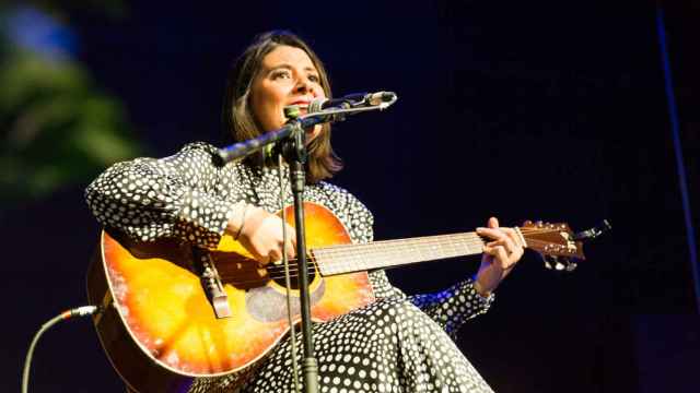 Ari Magritte durante un concierto.