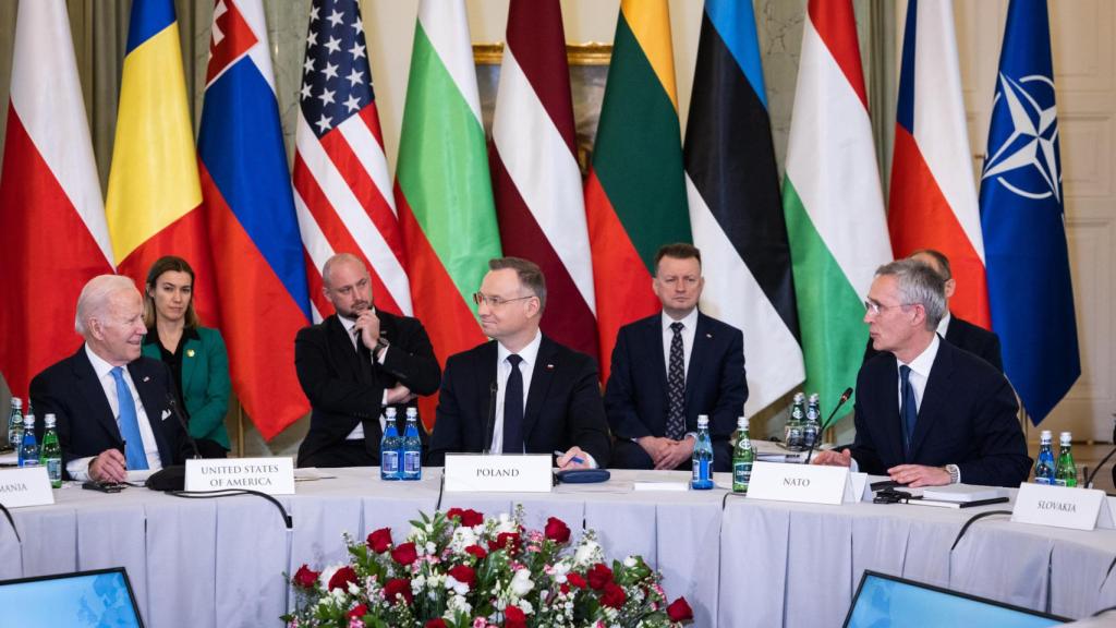 Jens Stoltenberg y Joe Biden junto al presidente de Polonia,  Andrzej Duda.