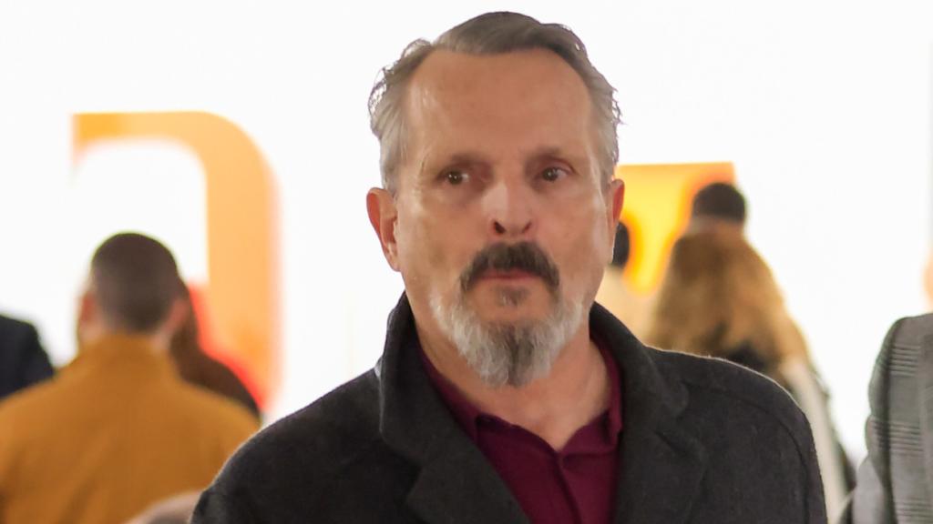 Miguel Bosé paseando por los stand de la feria, este pasado miércoles.