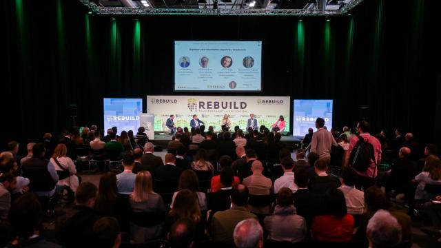 Uno de los auditorios de Rebuild 2022.