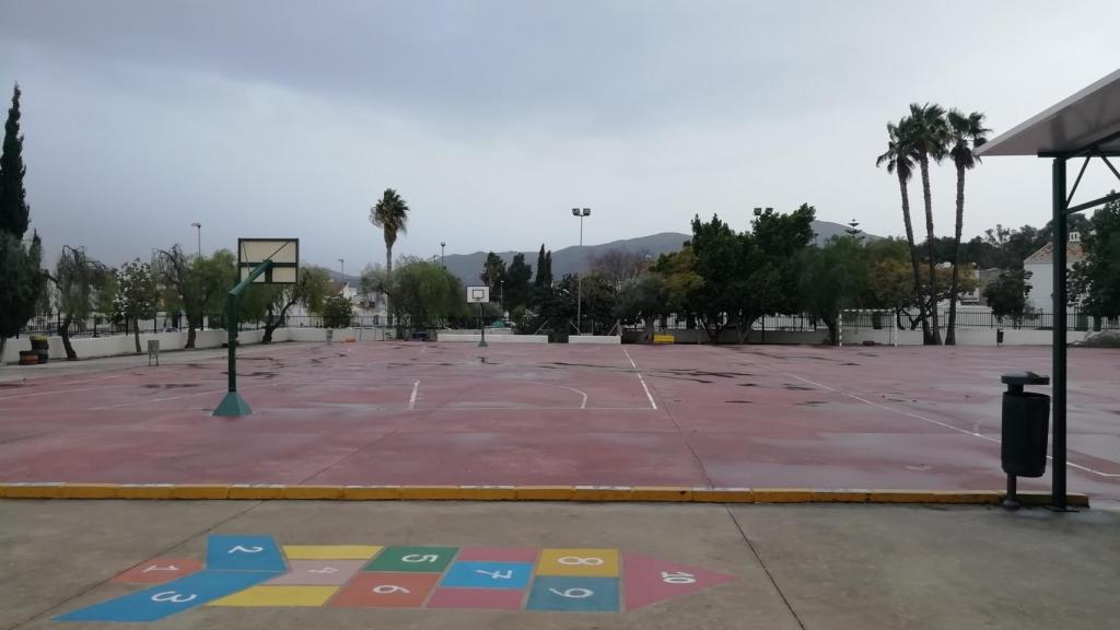 Pista deportiva del CEIP Cayetano Bolívar.