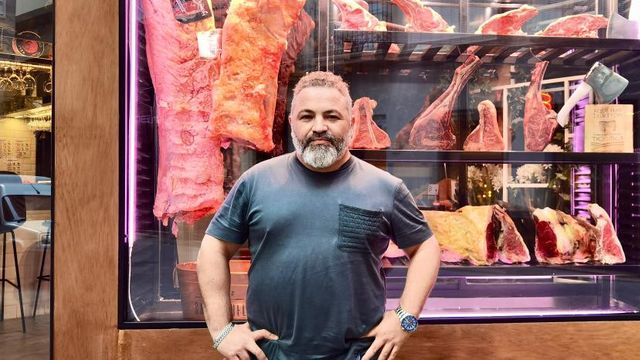 Jose Luis Oliver en el asador Las Brasas de San Miguel.